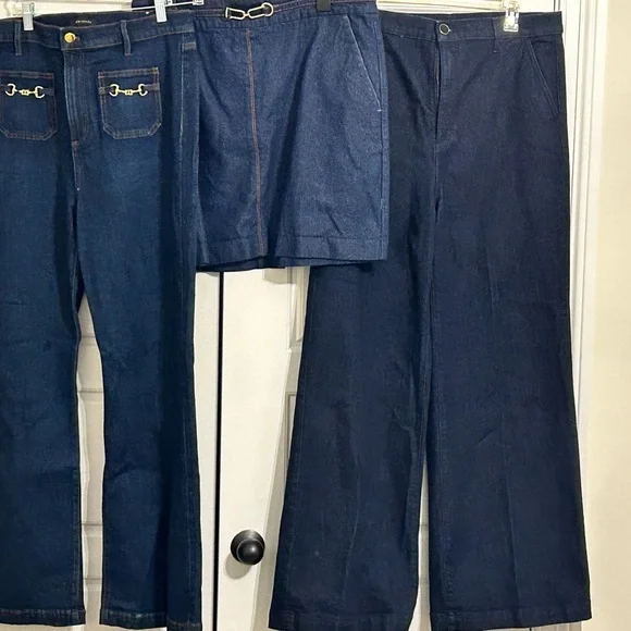 Ann Taylor Dark Blue Relaxed Jeans with Gold Details - Picture 2 of 4